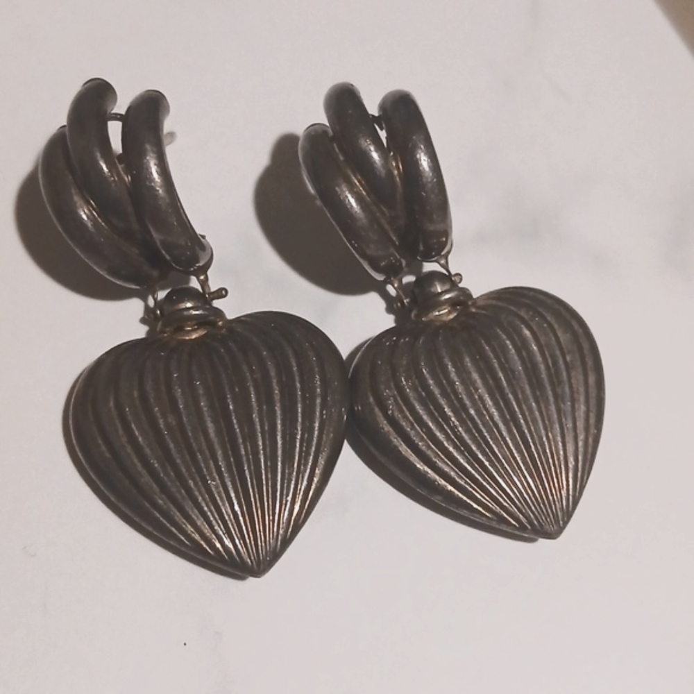 Sterling Silver Fluted Figural Heart Designer Vintage Earrings Dark Silver